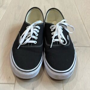 Men’s black Vans